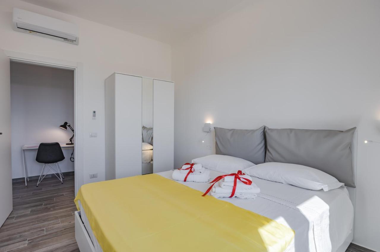 Licia & Tonino Apartments Near The Station เลชเช ภายนอก รูปภาพ